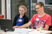 »Schüler*innen experimentieren bei Fraunhofer@Home« »Schüler*innen experimentieren bei Fraunhofer@Home«